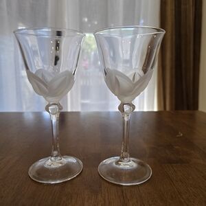 2 Cristal D'Arques Durand Florence Crystal Wine Glasses Frosted Petals Retired